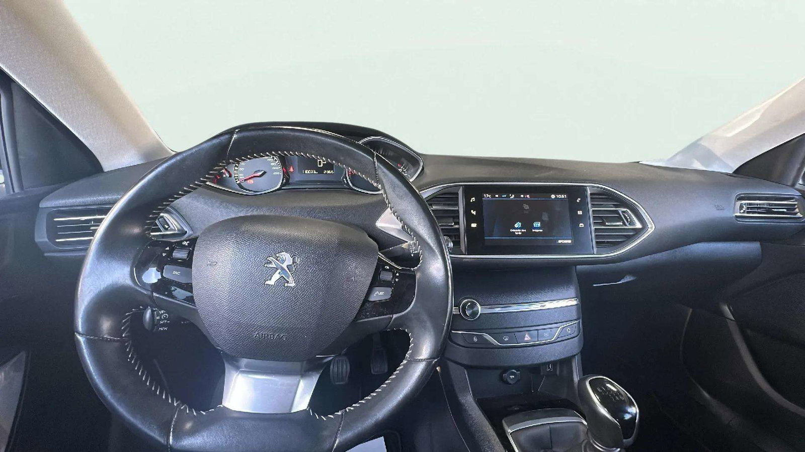 https://cdn-flexicar.caraffinity.it/public_appraisal_images_pro/images/stock/183398/Jjn9Qjb5WB__2_6_Interior_peugeot _d832939cbbc74ac1a51cb5e44fea915d_Interior_6.jpeg.jpg